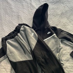 Nike Tech